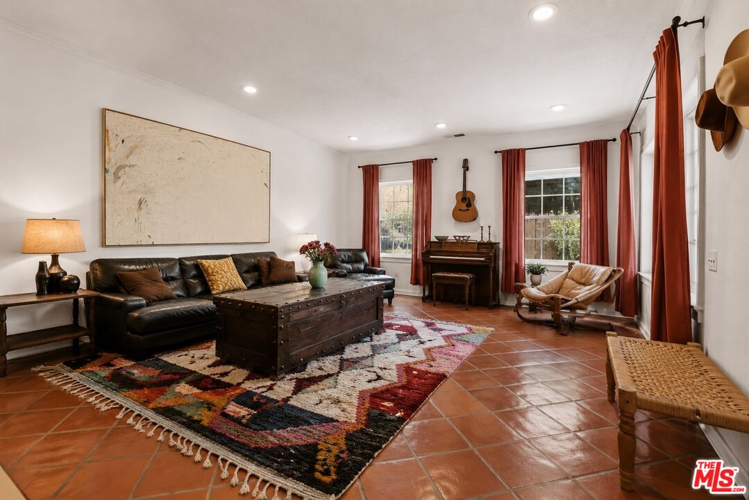 831 E Rio Grande St