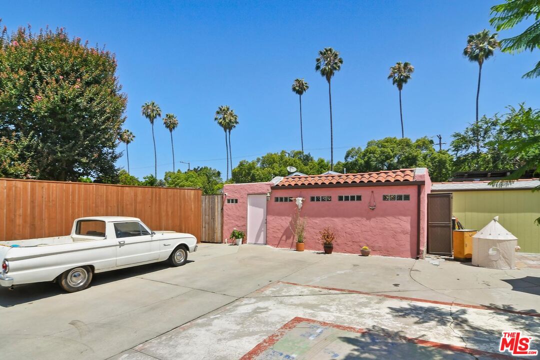 831 E Rio Grande St