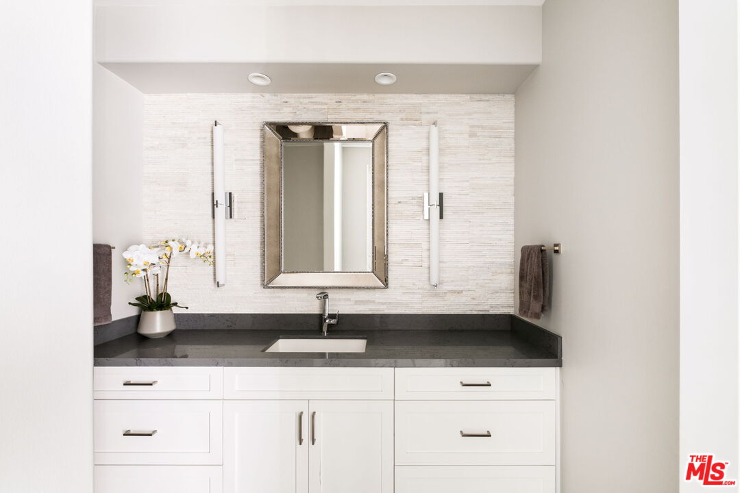 5325 Collingwood Cir
