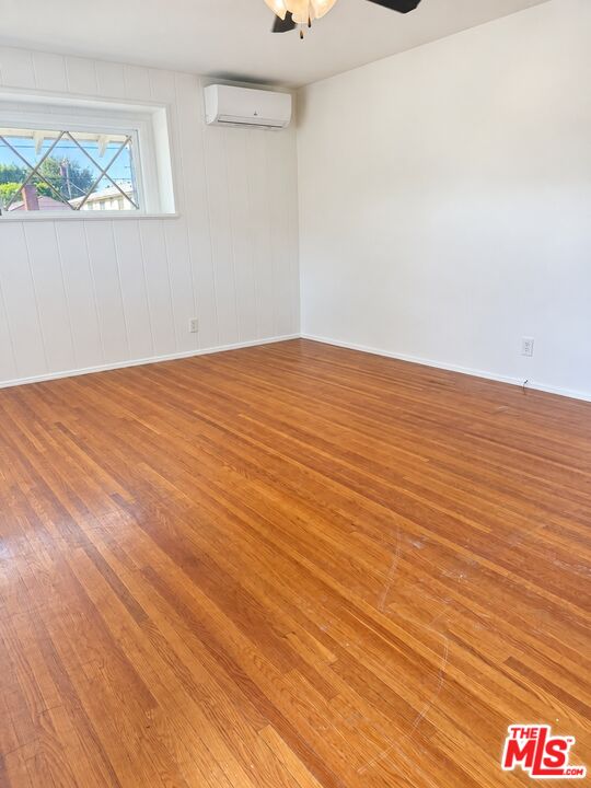 12811 Oxnard St Unit: 1