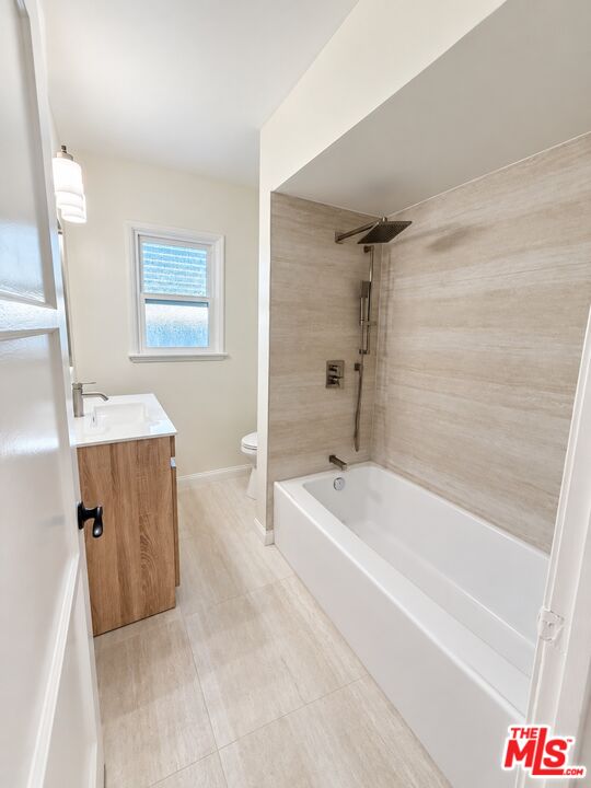 12811 Oxnard St Unit: 1
