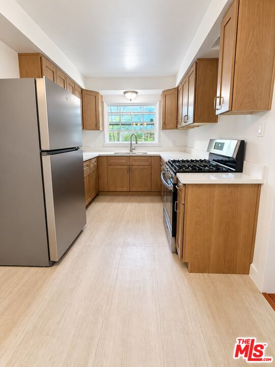 12811 Oxnard St Unit: 1