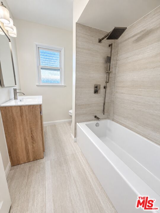 12811 Oxnard St Unit: 1