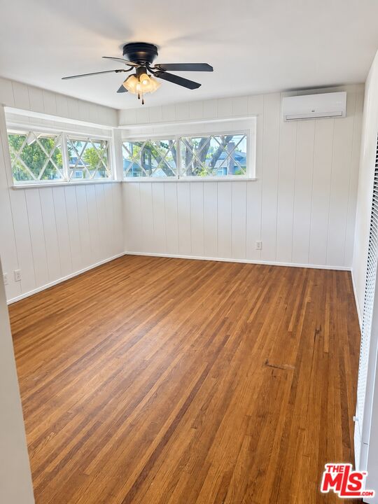 12811 Oxnard St Unit: 1