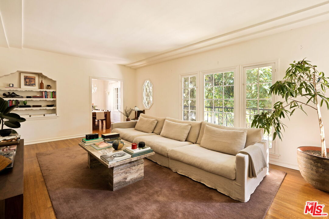 361 S Doheny Dr