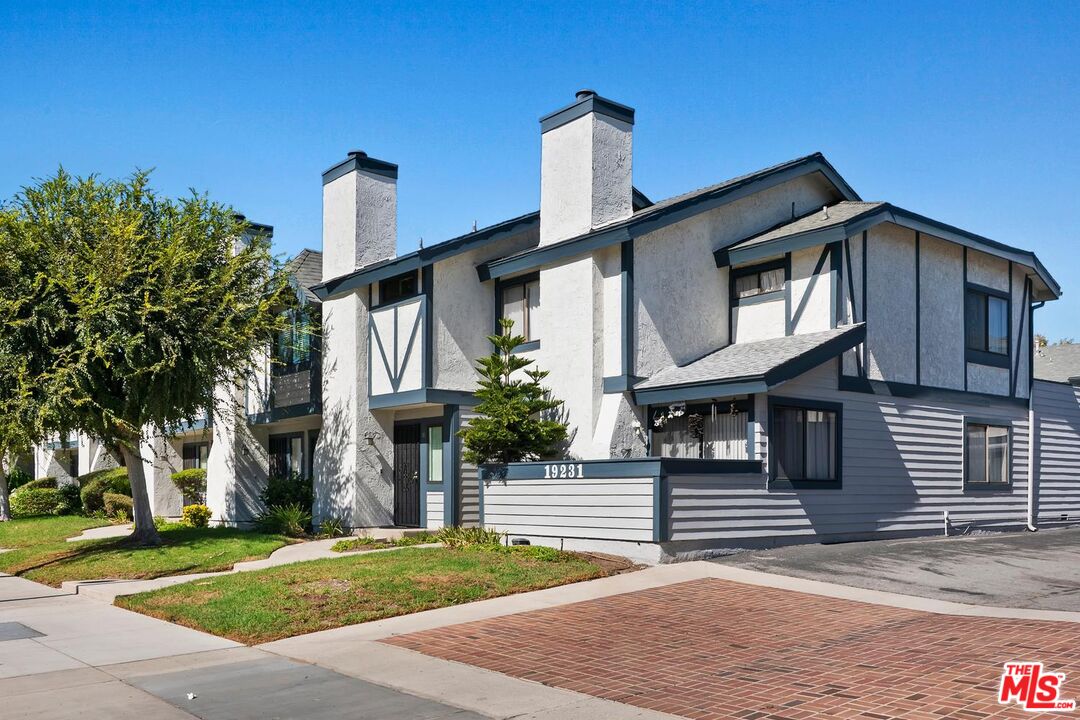 19221 Sherman Way Unit: 19