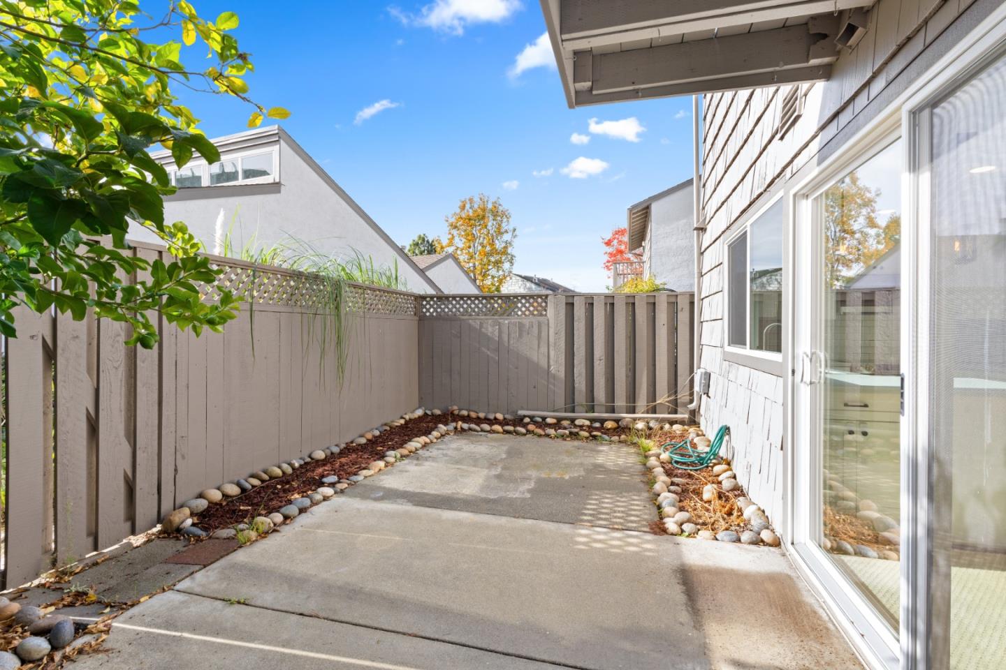 827 Cortez LN