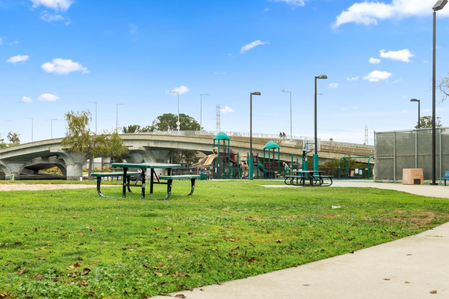827 Cortez LN
