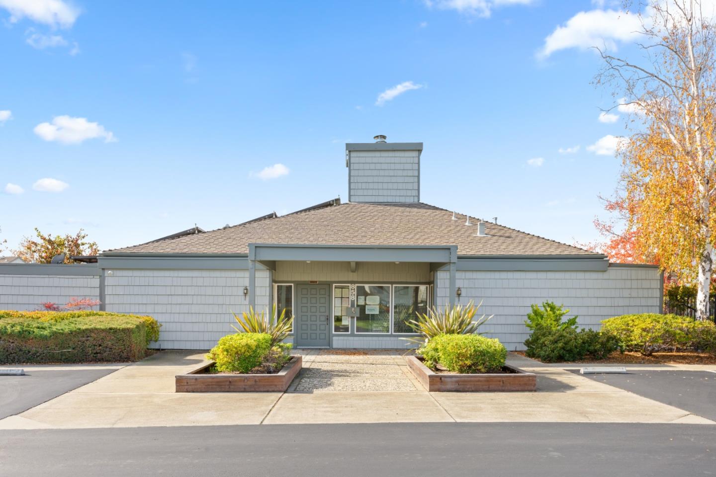 827 Cortez LN