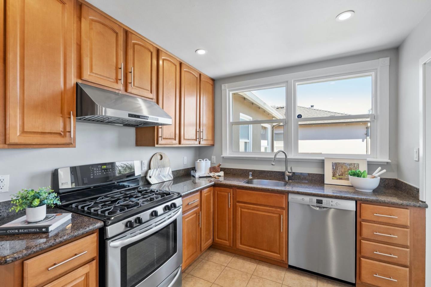 172 W 39th AVE