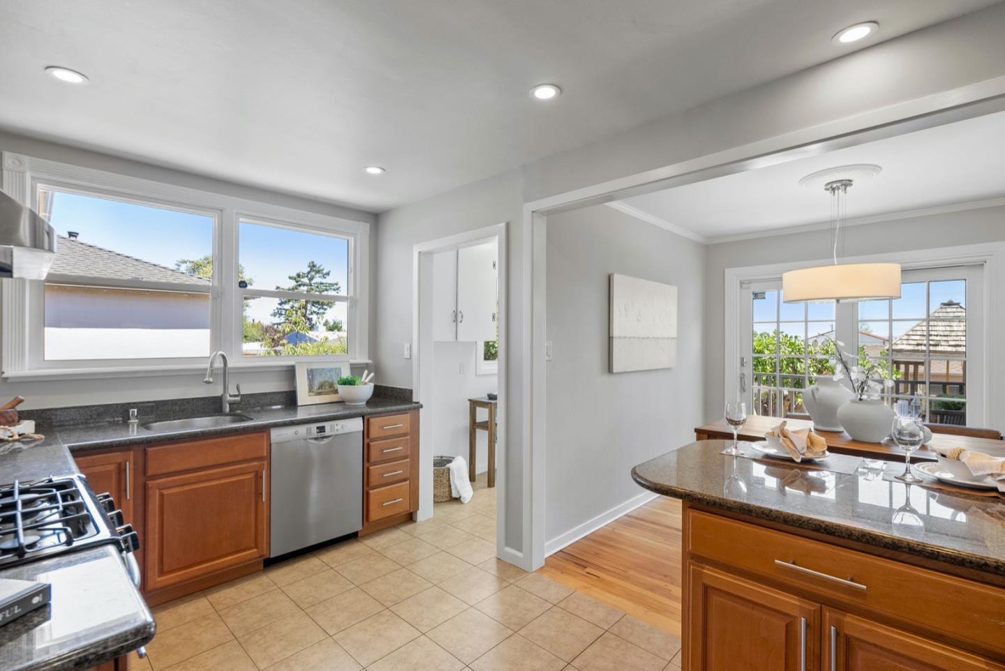 172 W 39th AVE