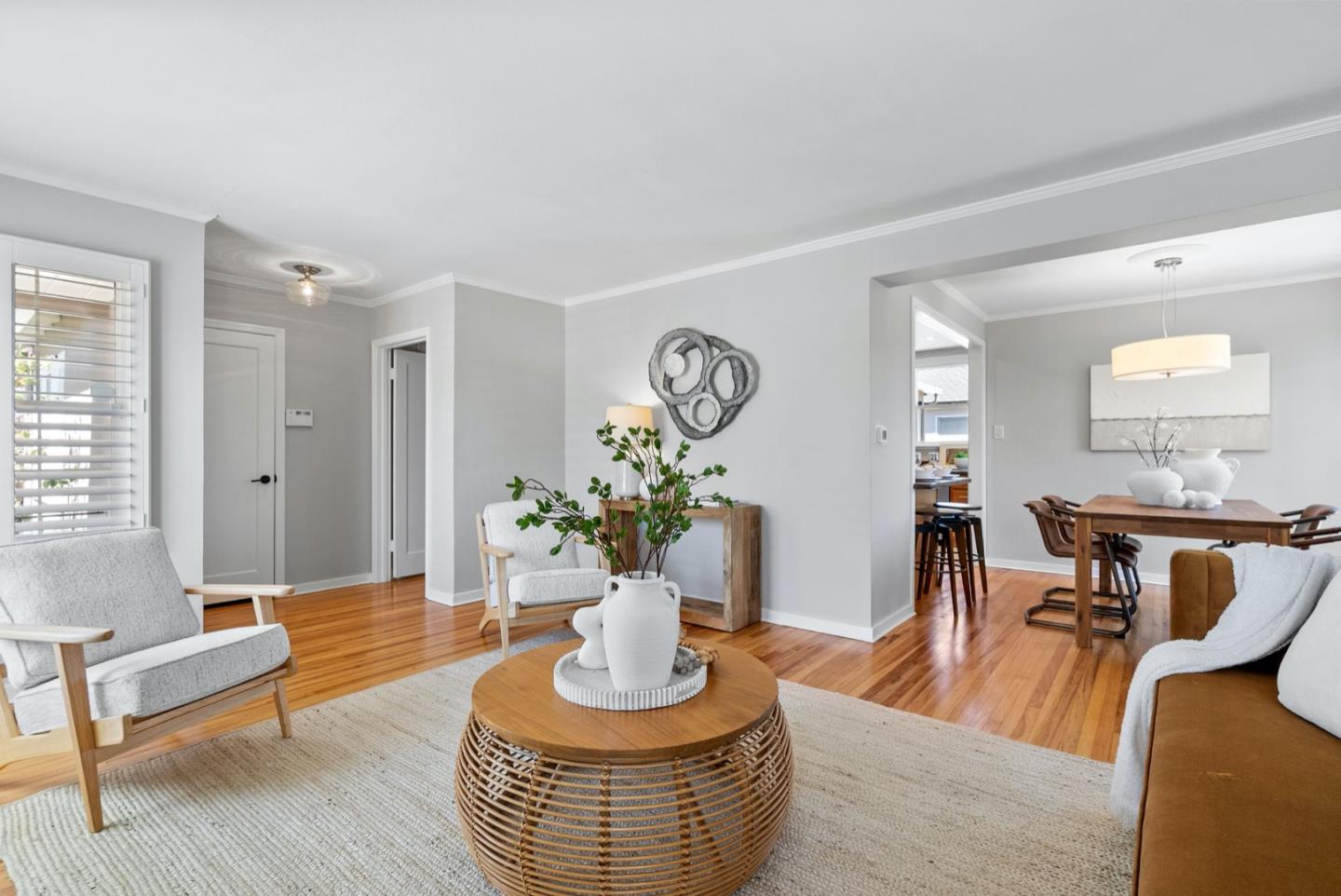 172 W 39th AVE