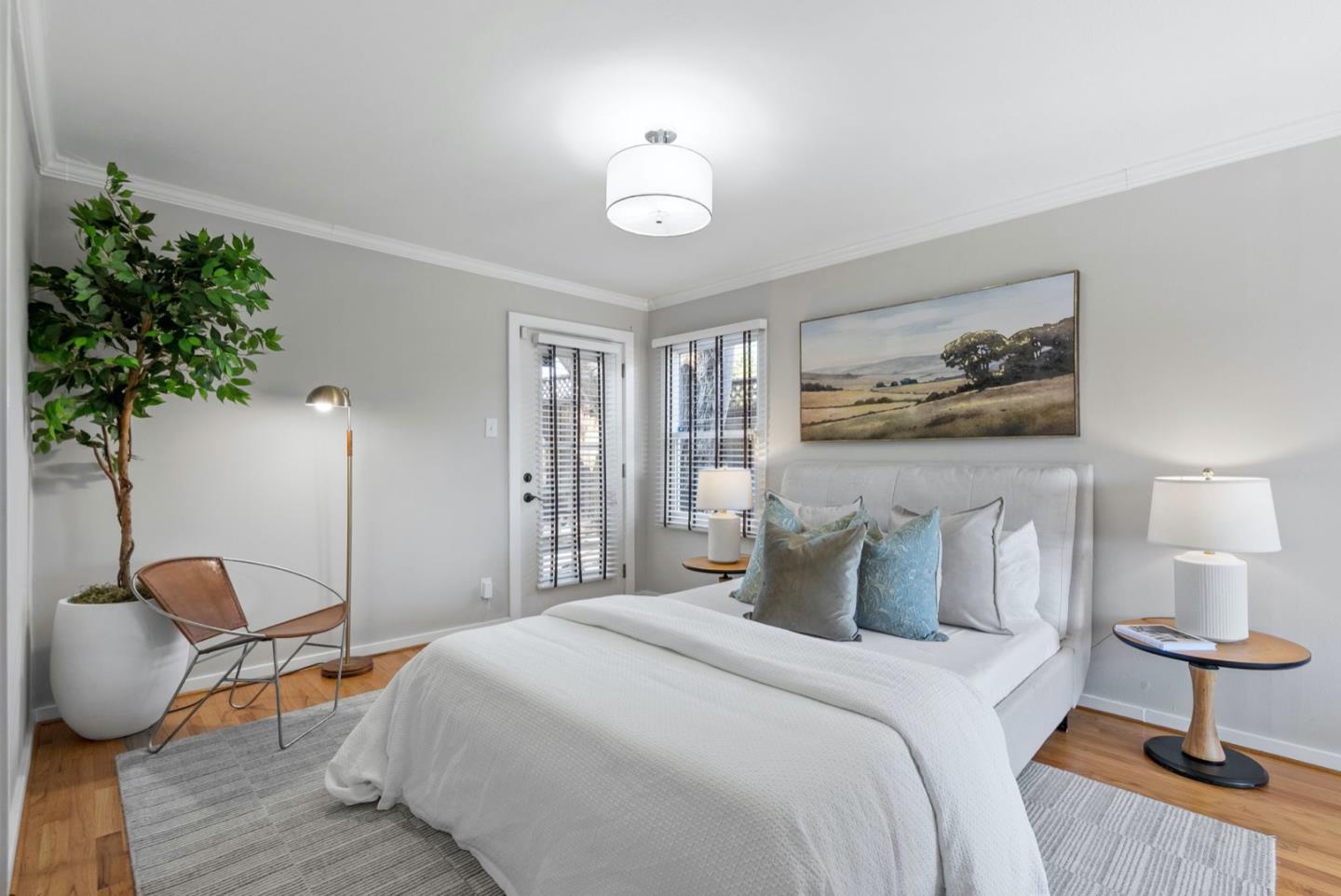 172 W 39th AVE