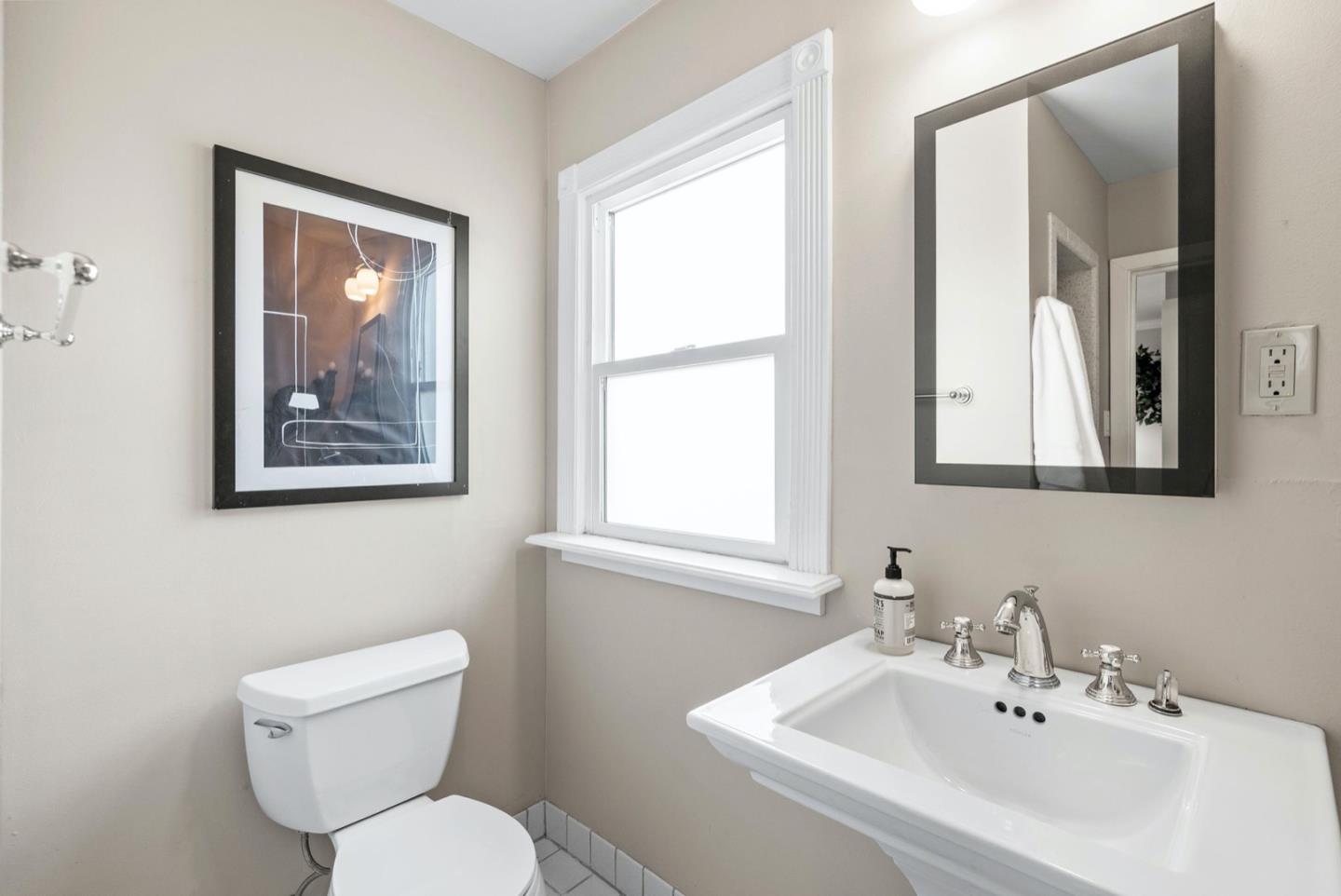172 W 39th AVE