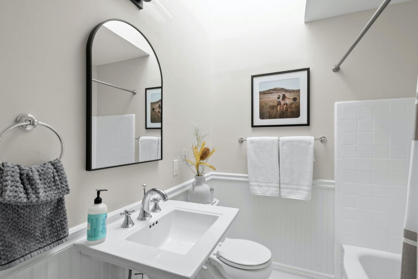 172 W 39th AVE