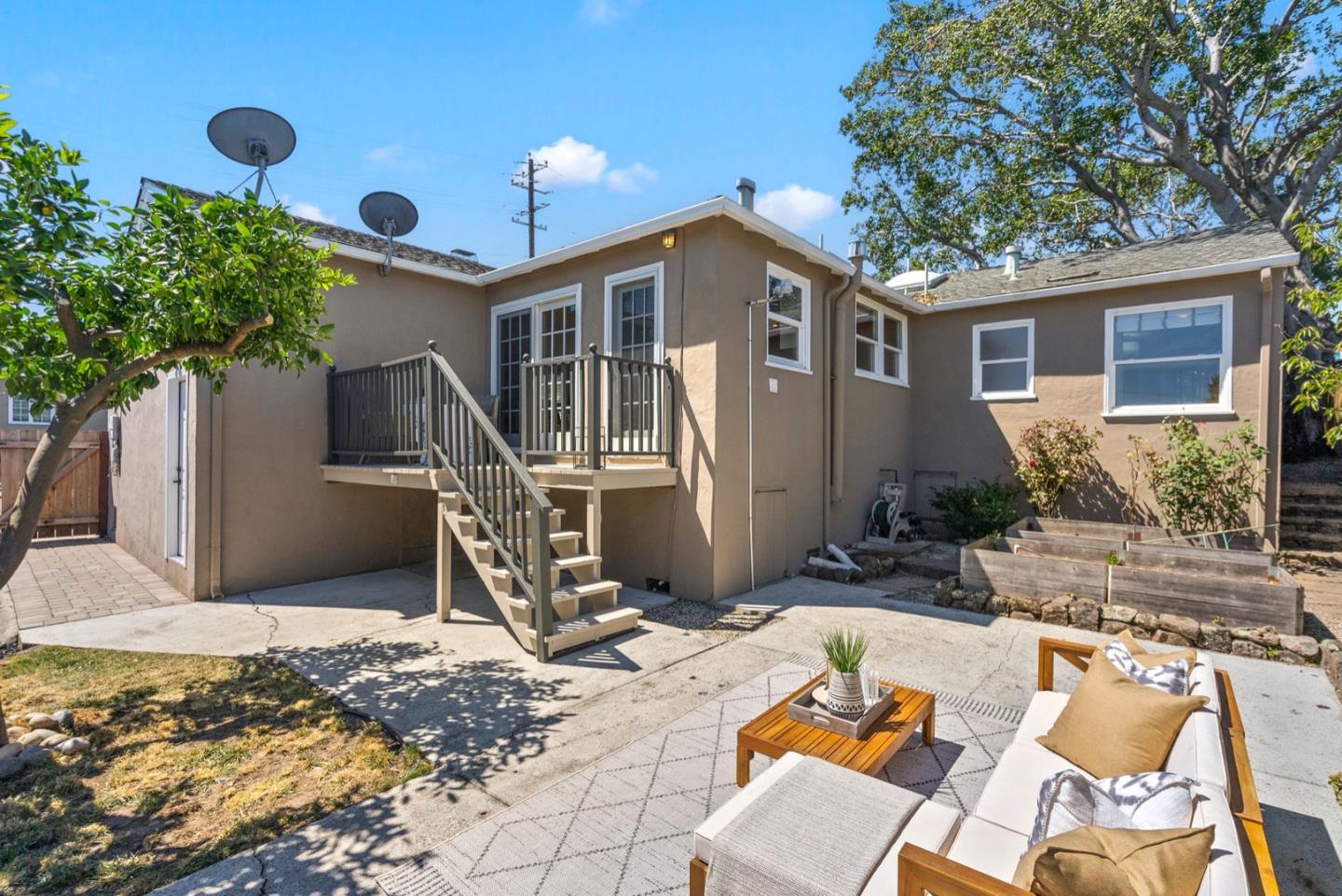 172 W 39th AVE