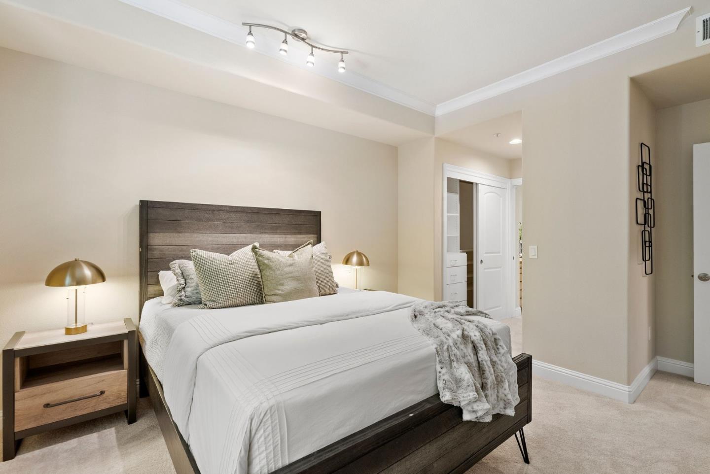 633 Elm ST 104