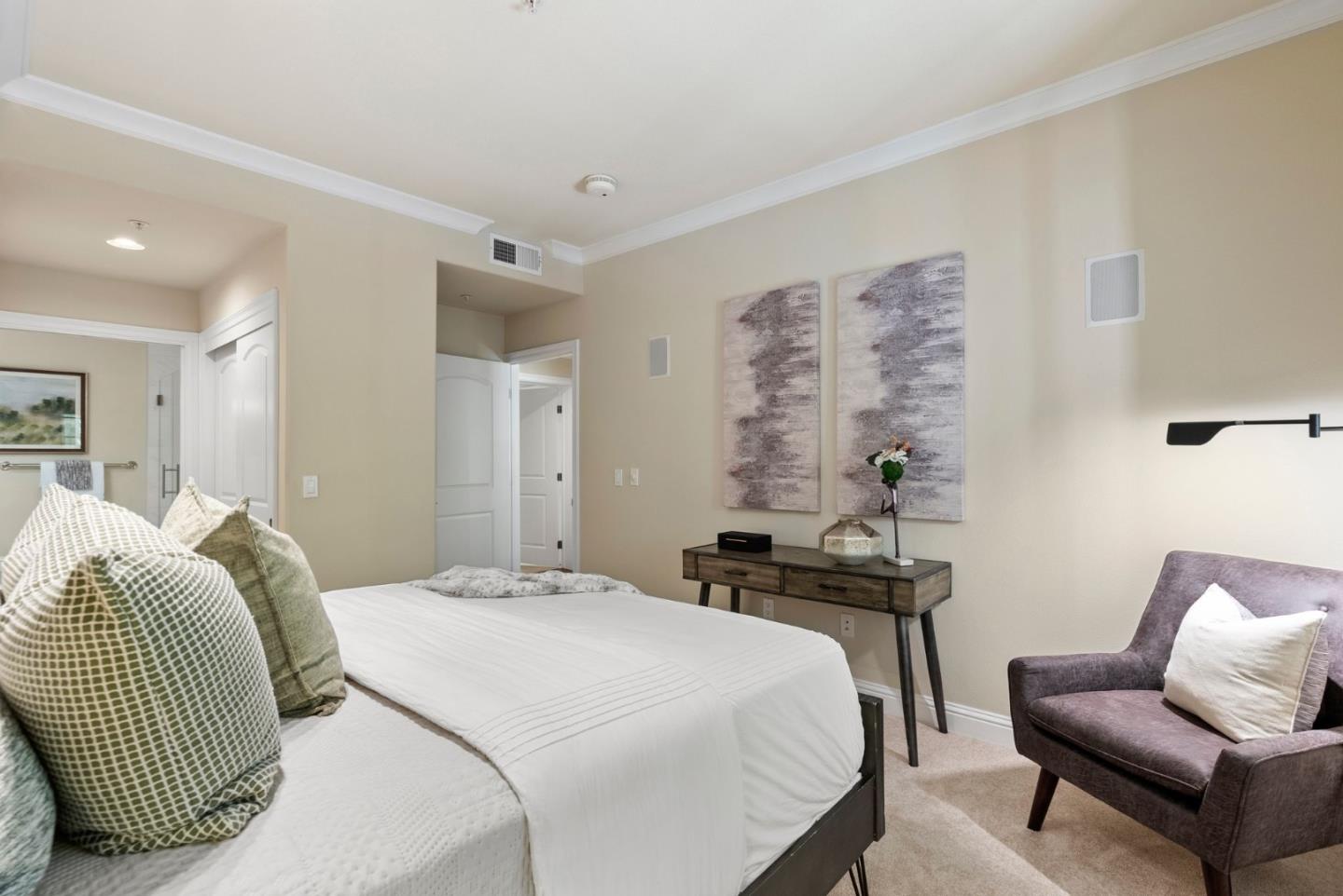 633 Elm ST 104