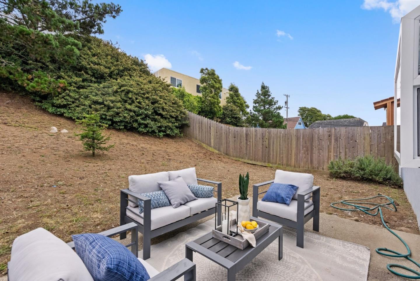 589 Inverness DR