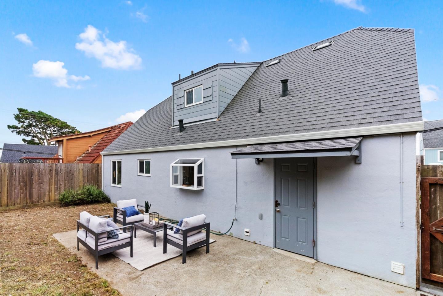 589 Inverness DR