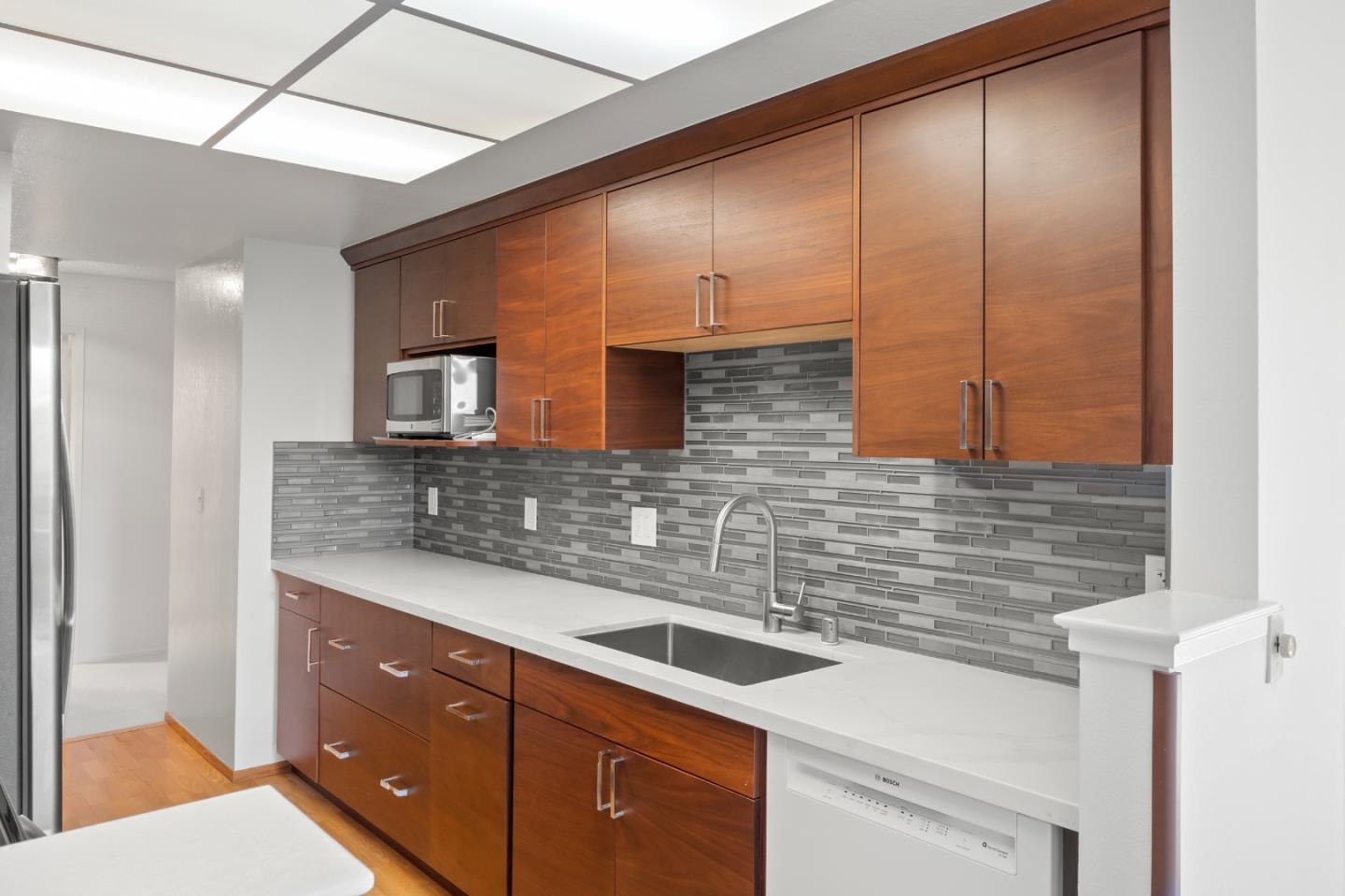 780 Sea Spray LN 208