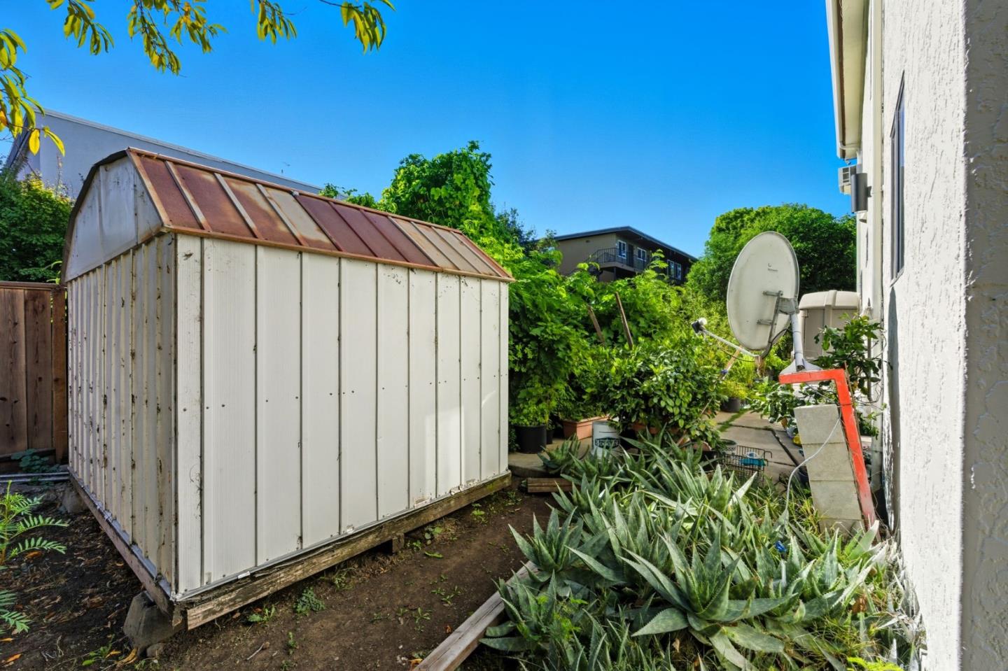 208 3rd Avenue