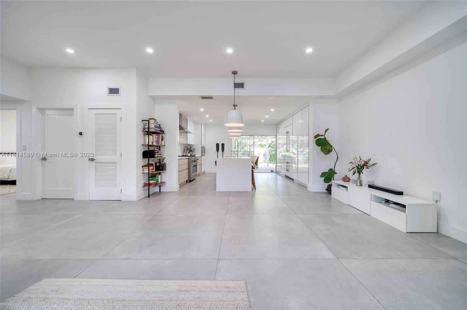 2320 SW 19th Ter