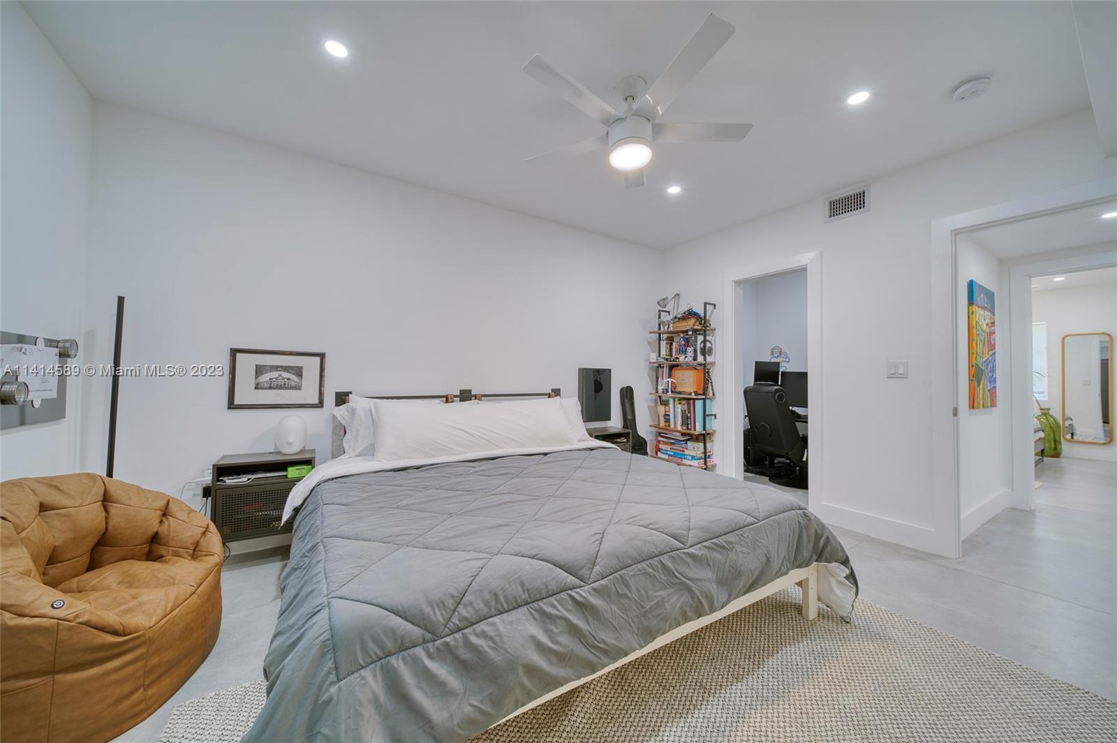 2320 SW 19th Ter