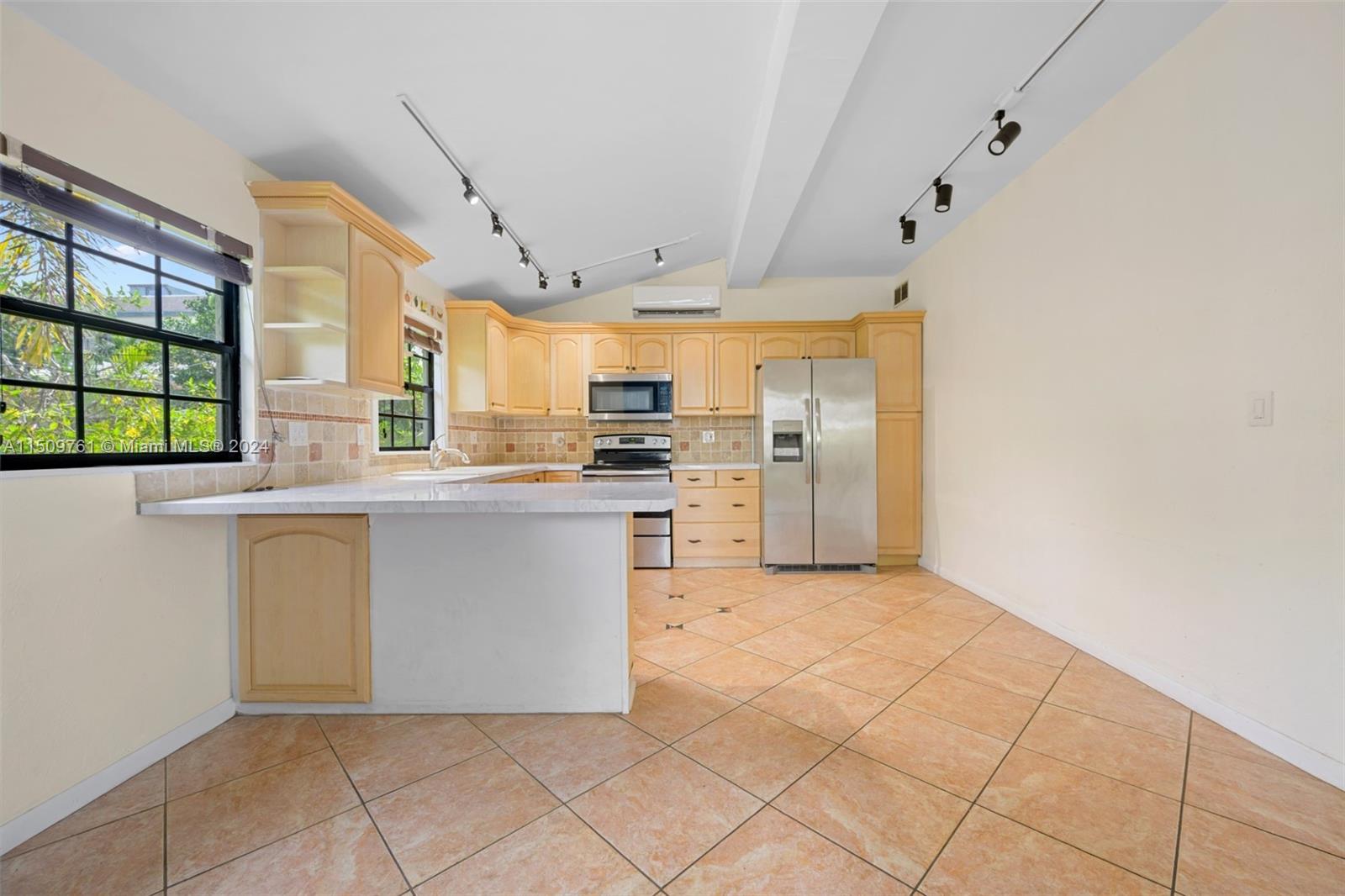 808 NE 17th Ter