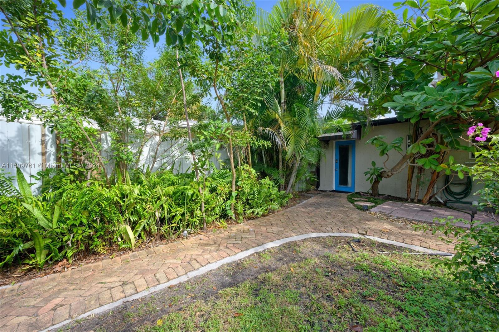 808 NE 17th Ter