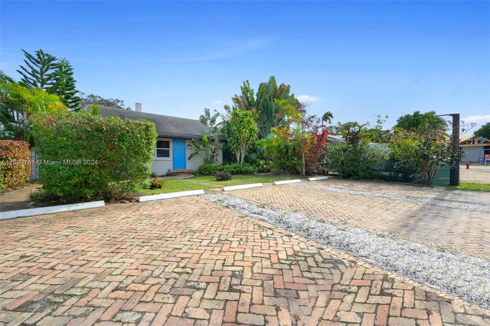 808 NE 17th Ter
