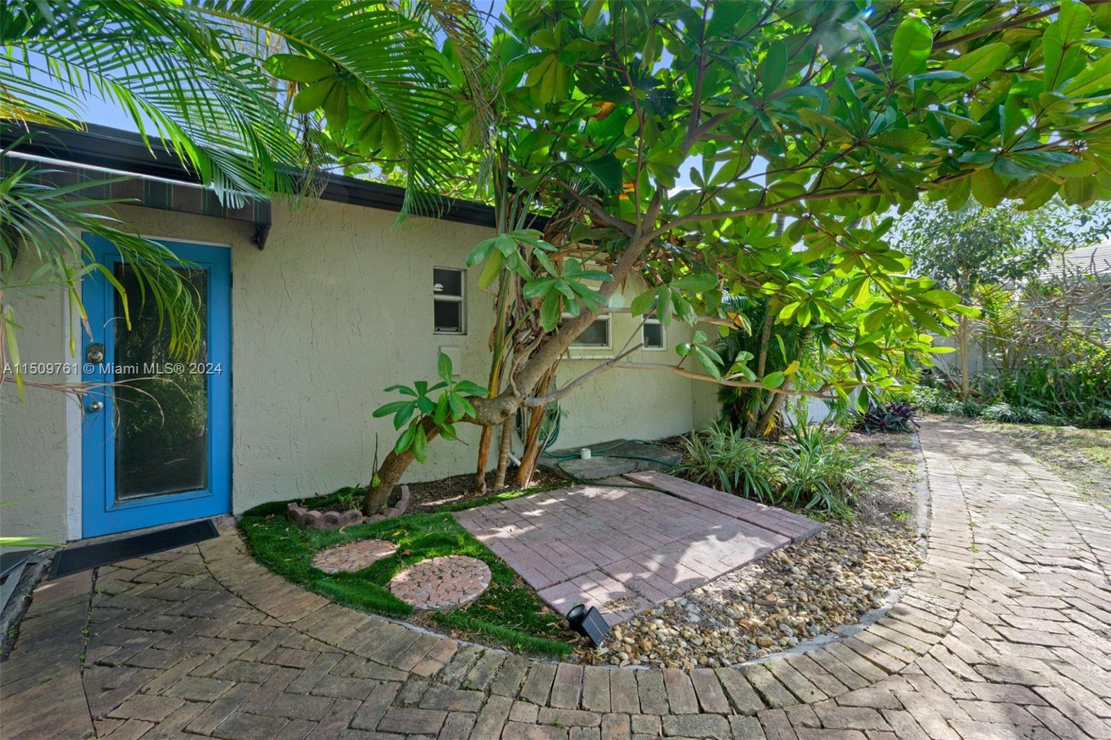 808 NE 17th Ter