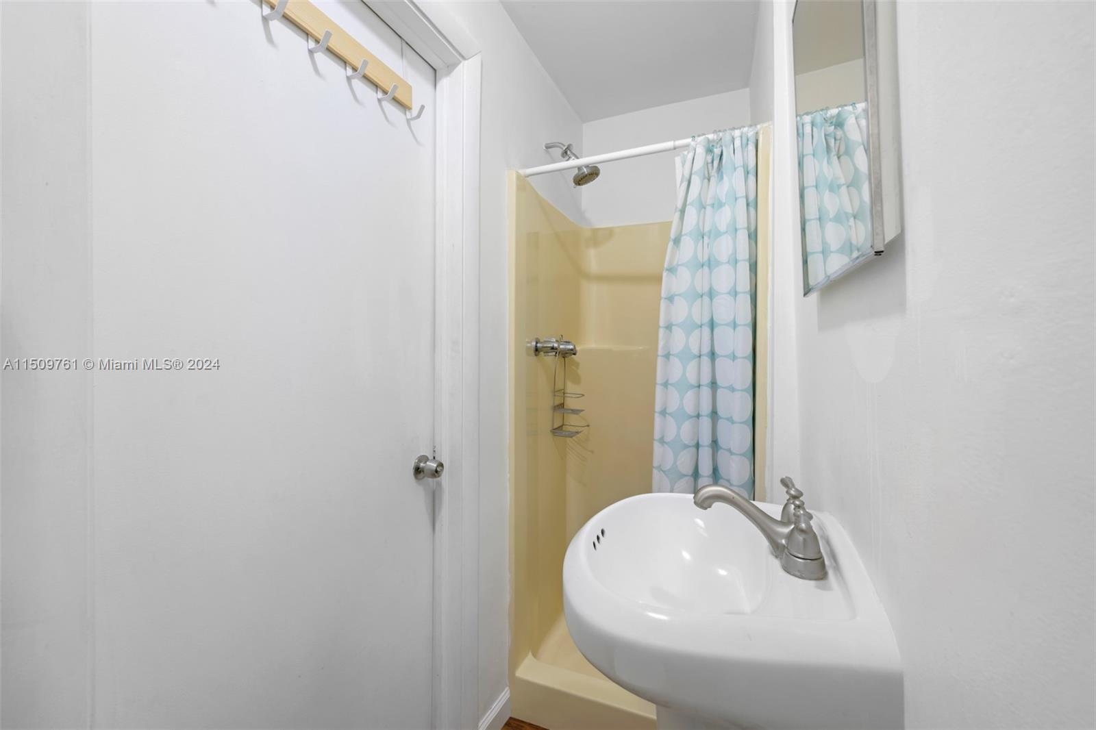 808 NE 17th Ter