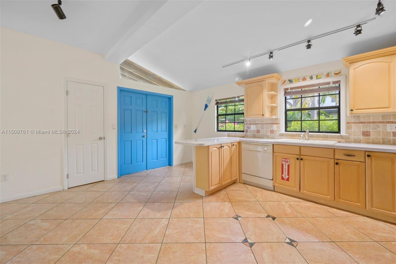 808 NE 17th Ter