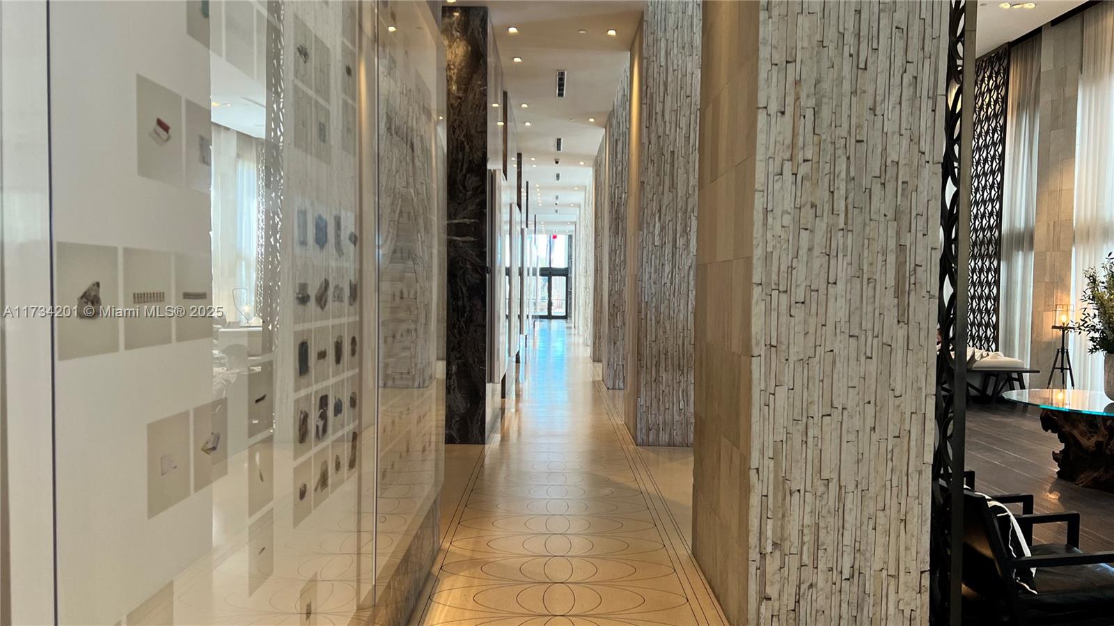 2201 Collins Ave # 1102