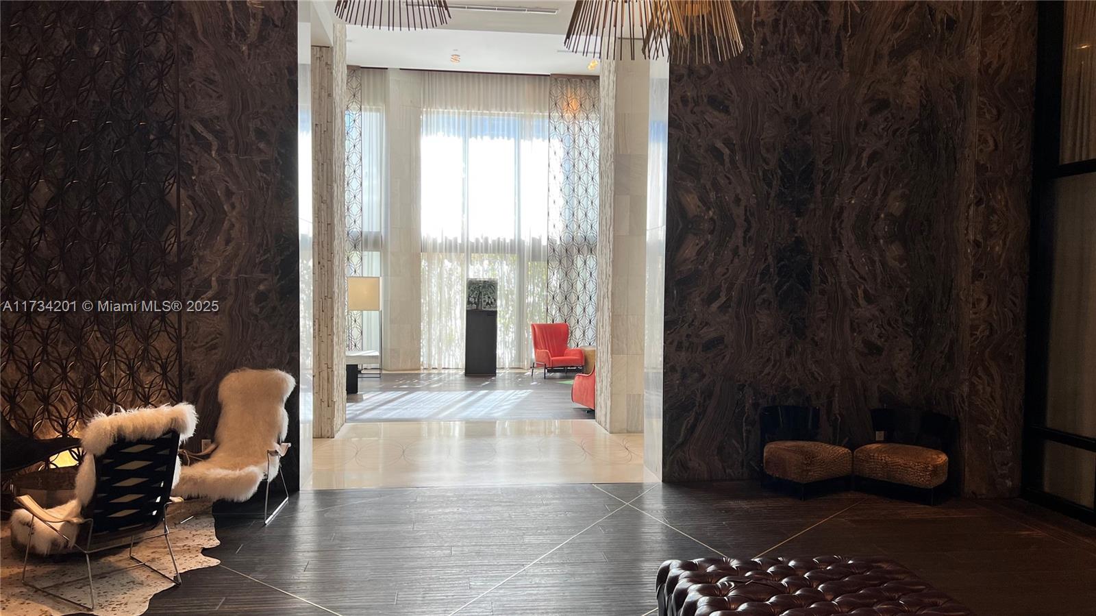 2201 Collins Ave # 1102