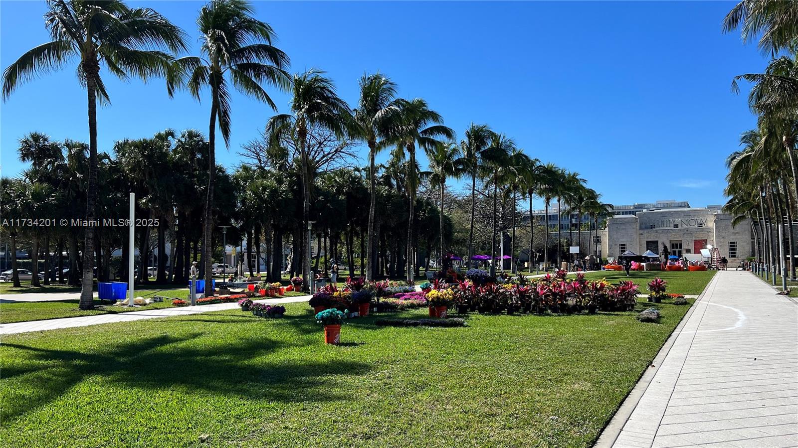 2201 Collins Ave # 1102