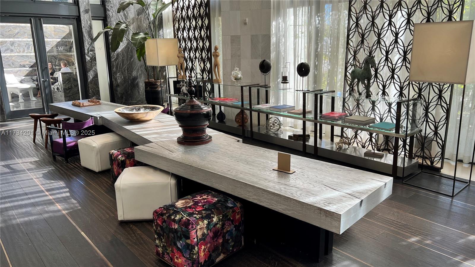 2201 Collins Ave # 1102