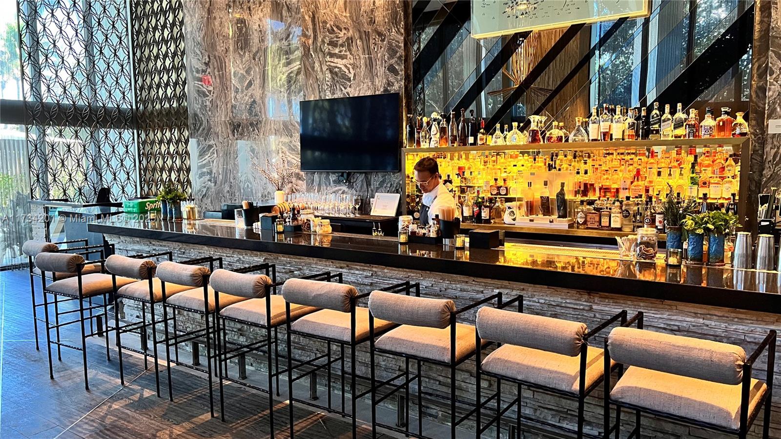 2201 Collins Ave # 1102