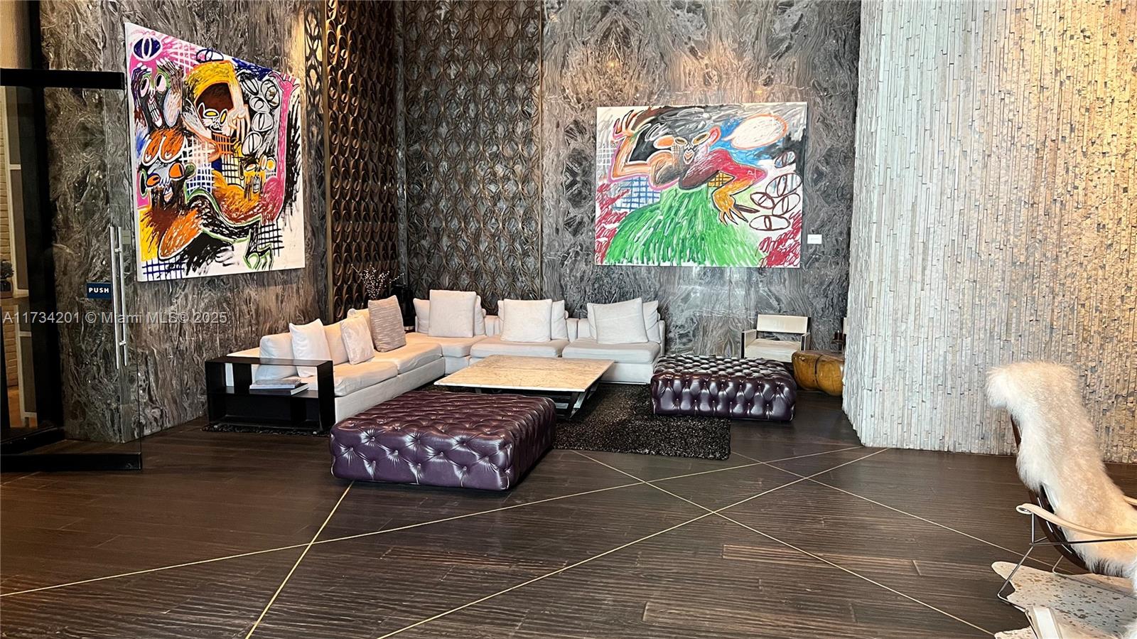 2201 Collins Ave # 1102