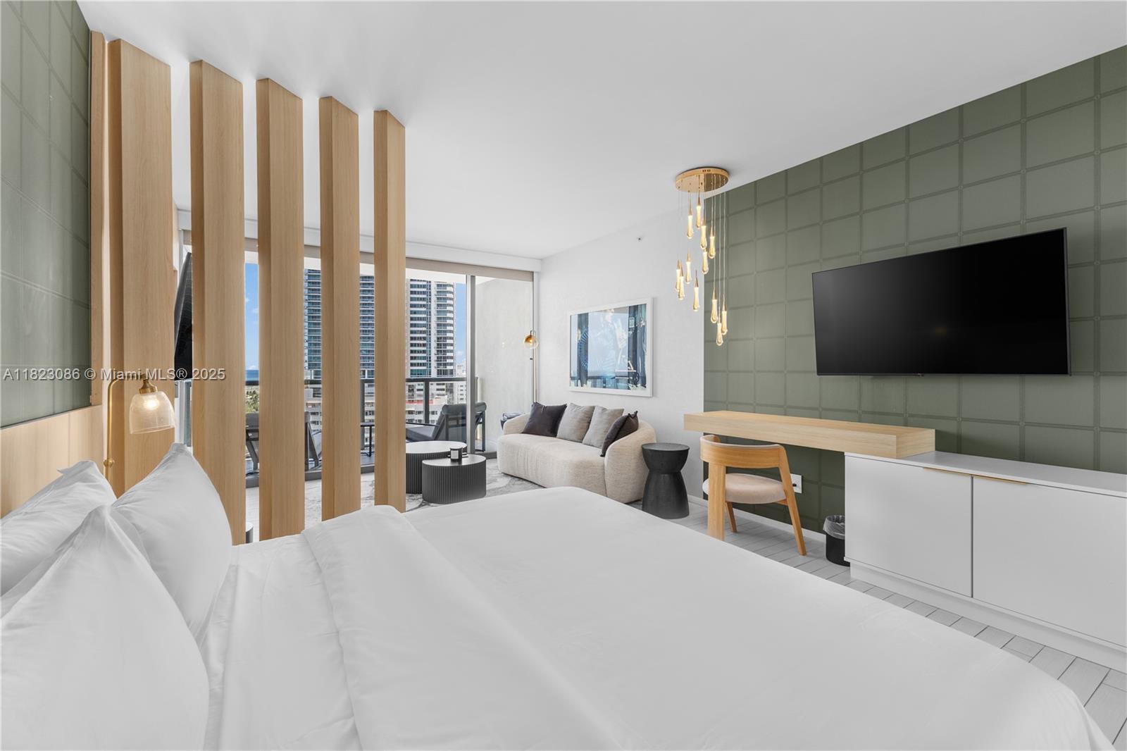 2201 Collins Ave # 1203