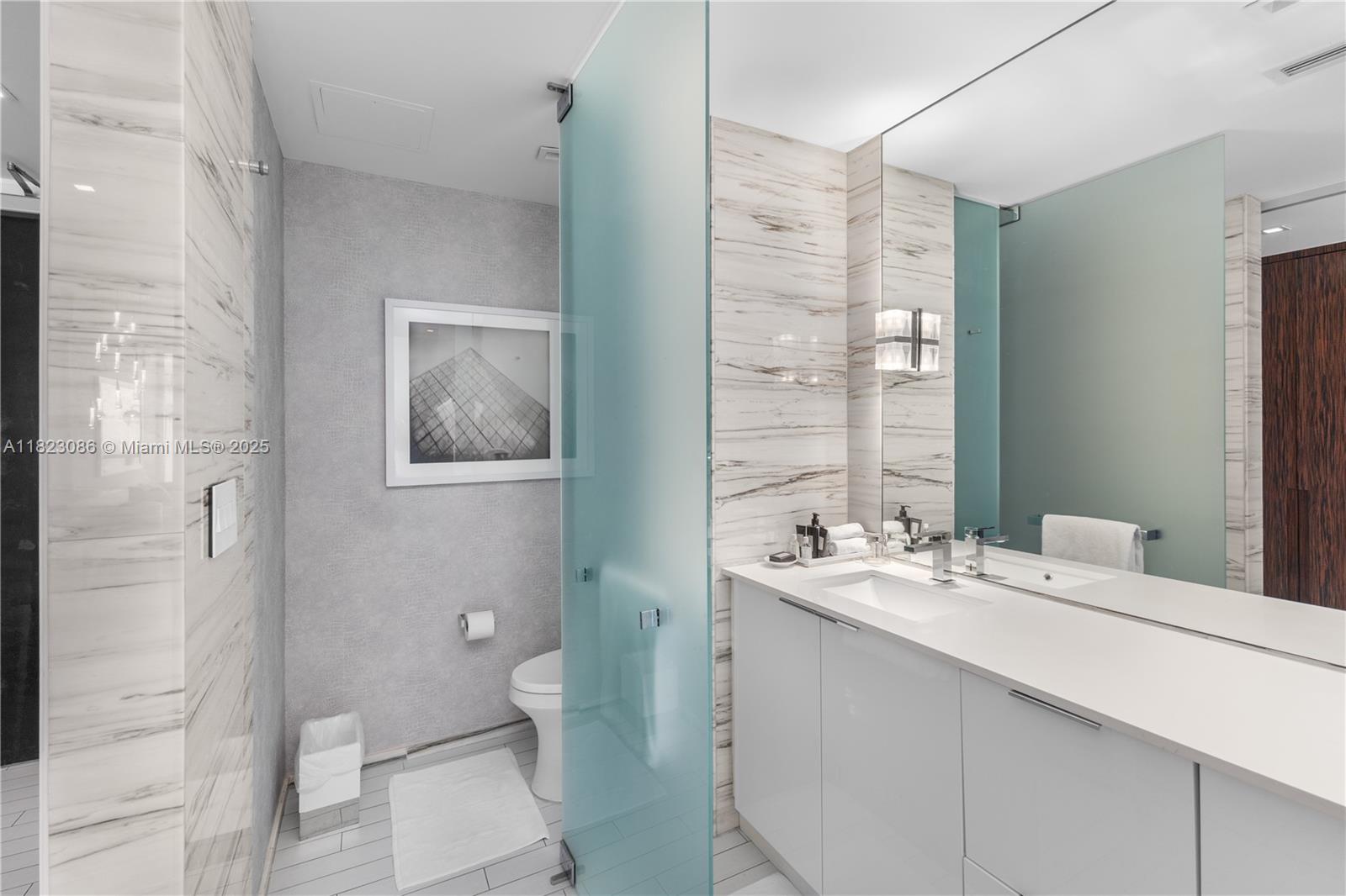 2201 Collins Ave # 1203