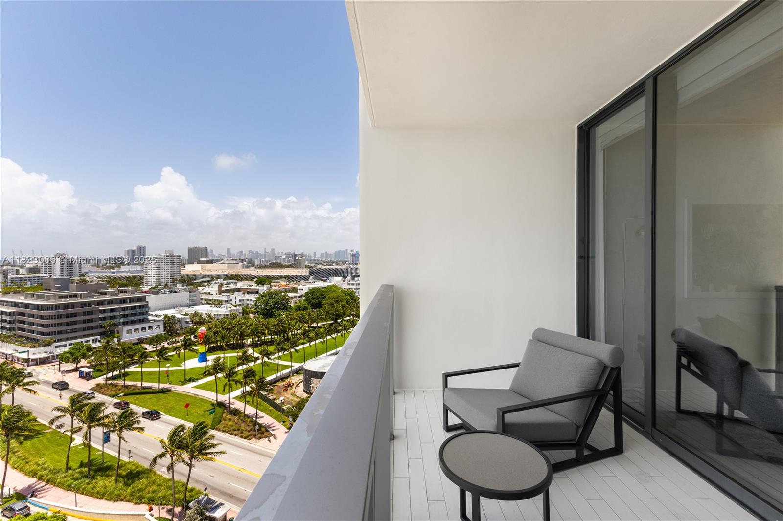 2201 Collins Ave # 1203