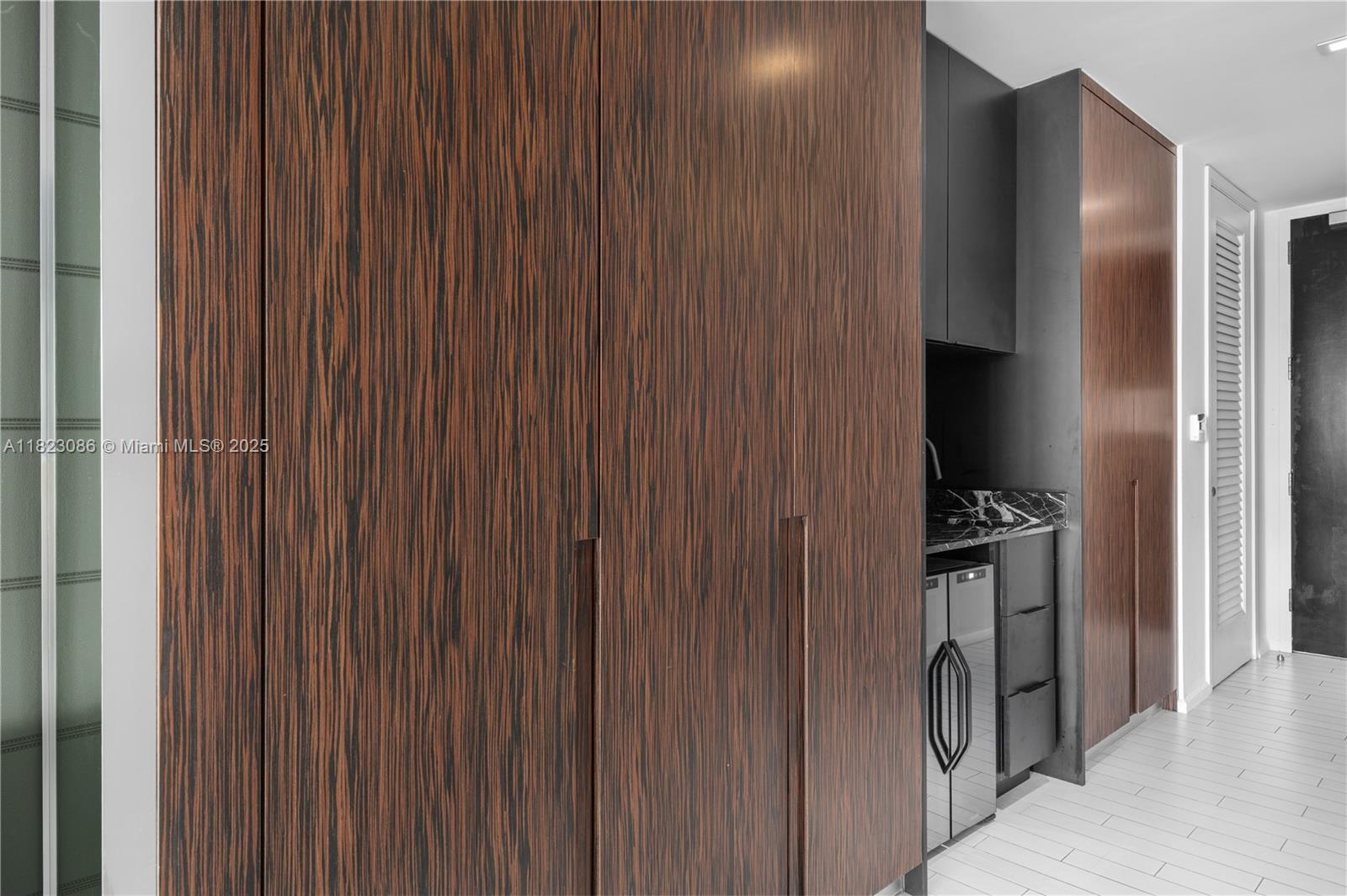 2201 Collins Ave # 1203