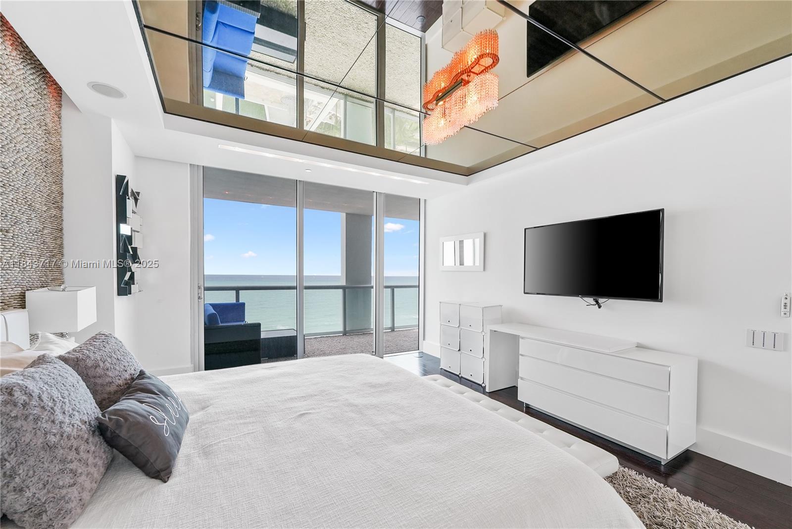 6799 Collins Ave # 1005
