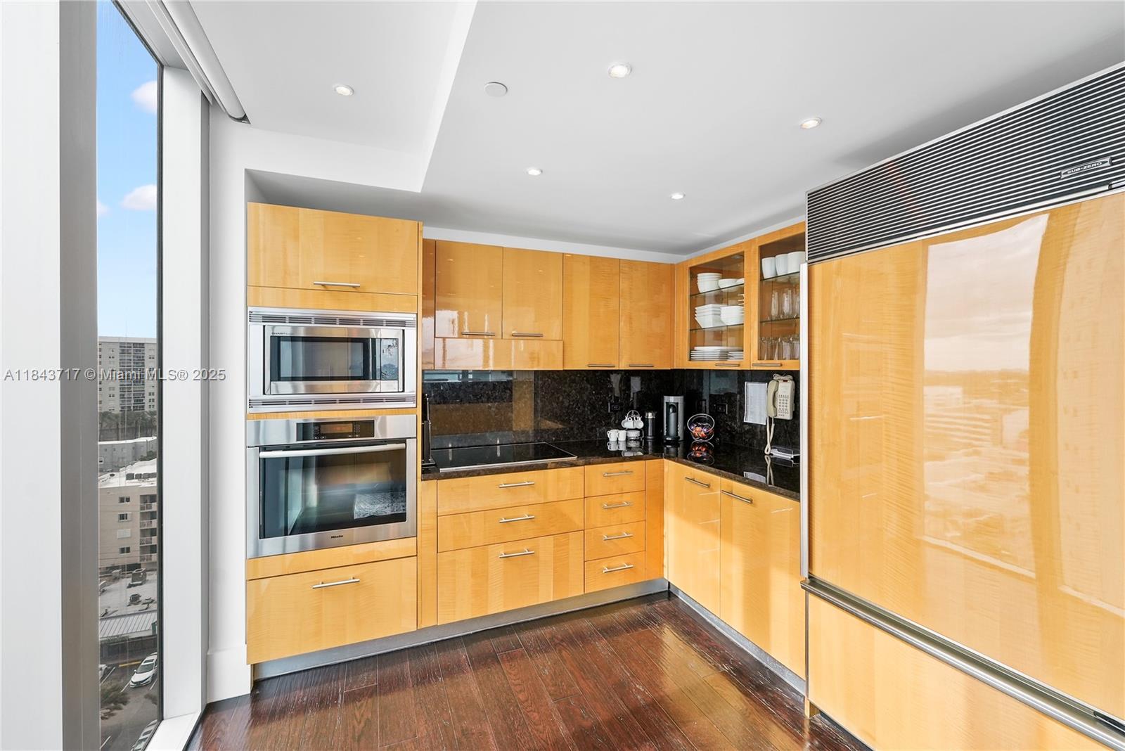 6799 Collins Ave # 1005