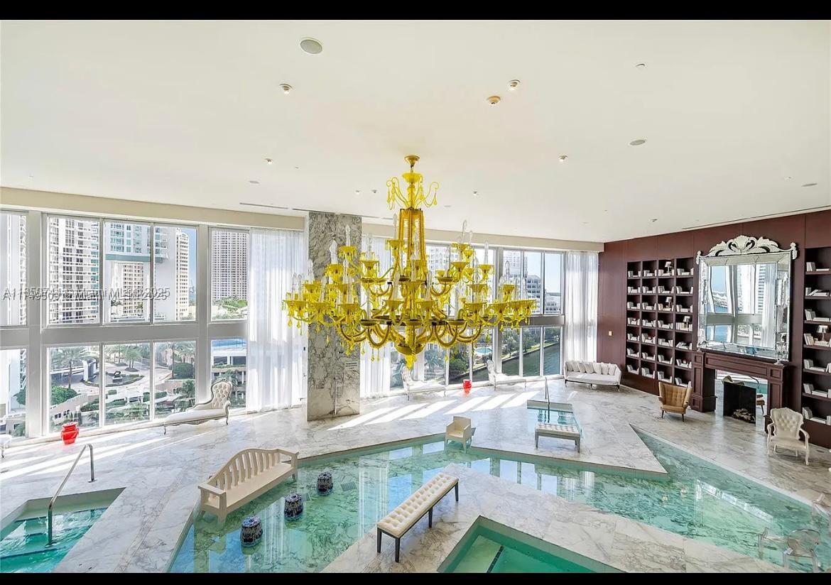 475 Brickell Ave # 3310