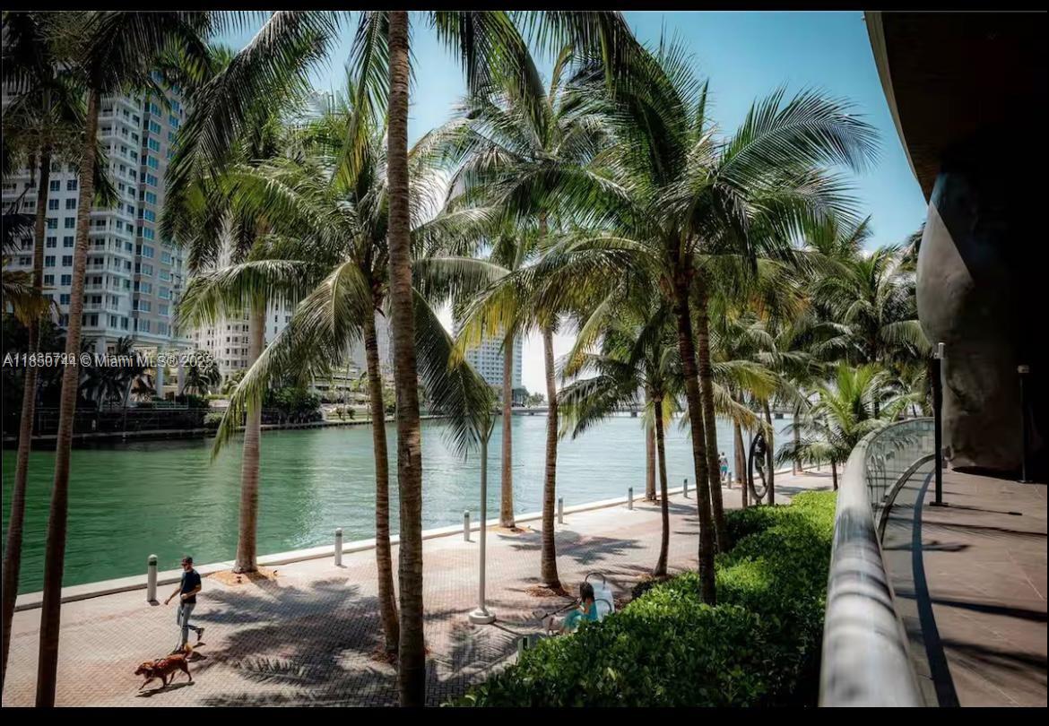 475 Brickell Ave # 3310