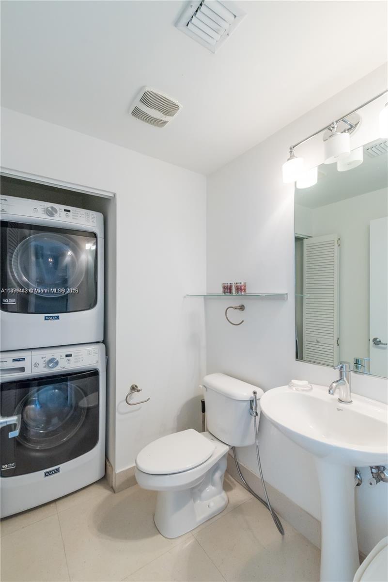 888 Biscayne Blvd # 2103