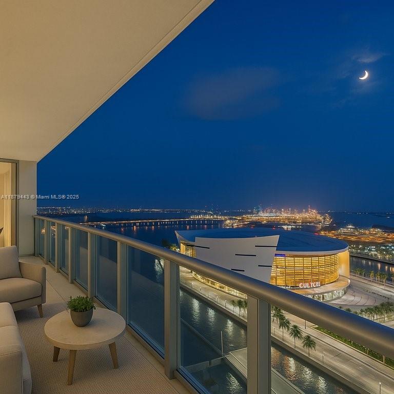 888 Biscayne Blvd # 2103